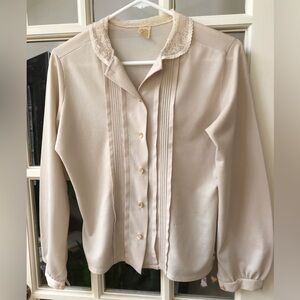 Vintage Elegant Cream Blouse with Lace Collar Size: Medium